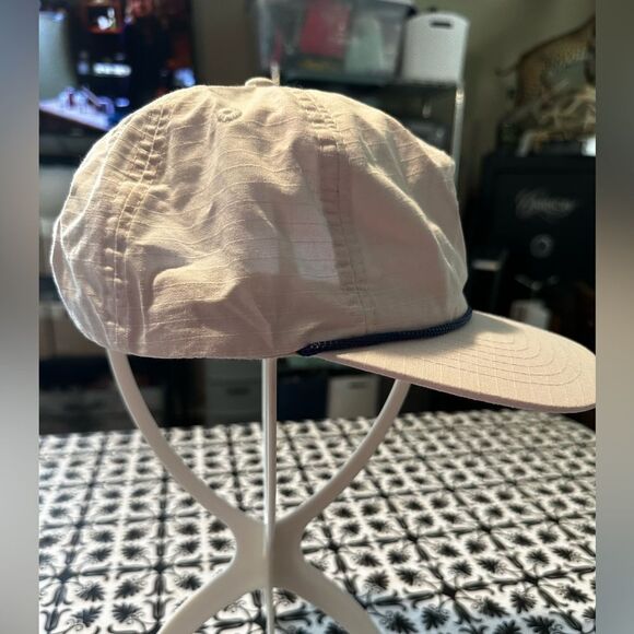 Birddogs - white adjustable flat brim hat with pink bird embroidery - Picture 5 of 6